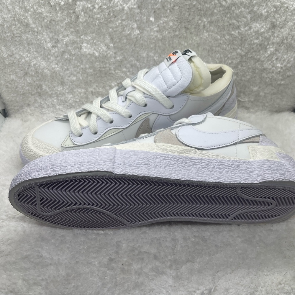 NIKE Sacai x Blazer Low 'White Patent' DM6443-100 - Picture 8 of 9